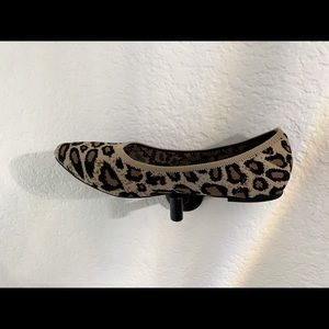 leopard knitted shoe. NEW